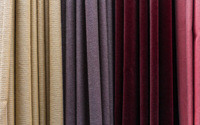 Sammetsgardiner – elegans, värme och ljuddämpning i ett